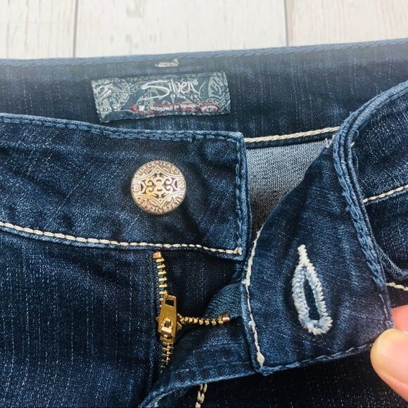 Silver Suki Bermuda Jeans Size 27 - Picture 3 of 8